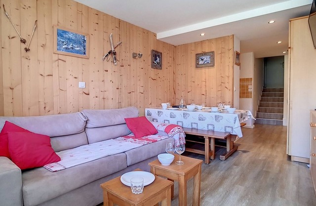 Bright Duplex Apartment · Ski-in/Ski-out · Balcony