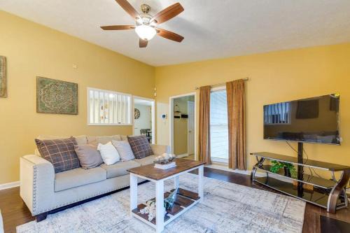 Bright Fayetteville Vacation Home with Fireplace!