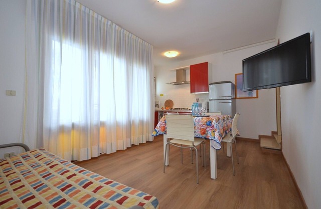 Bright flat surrounded by a garden 700m from the sea