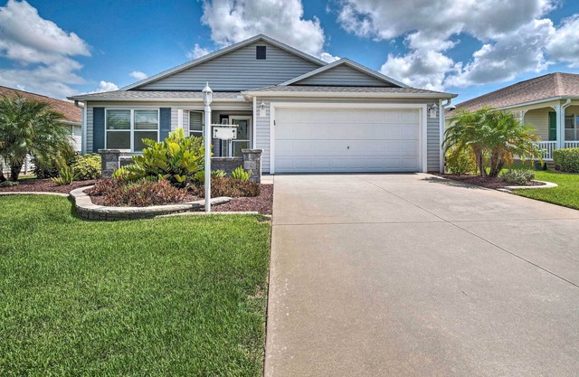 Bright Florida Home Near Tons of Golf Courses