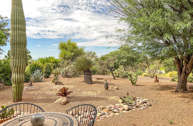Bright home in Sun City with large patio & on-site golf & swimming!