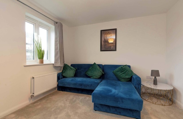 Bright & Modern 4 Bedroom House in Yeovil