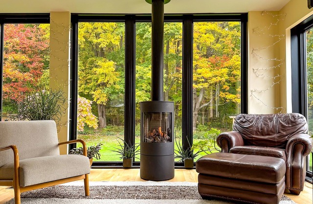 Bright, modern, spacious south end 5-bedroom homen