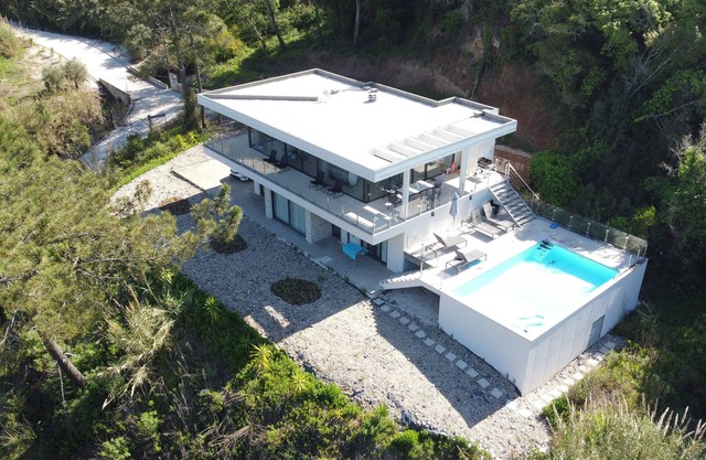 Bright modern villa (6p) surrounded by nature with top views near Nazaré