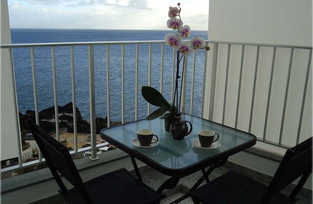 Bright Ocean Front Apartment with large pool in the condominium