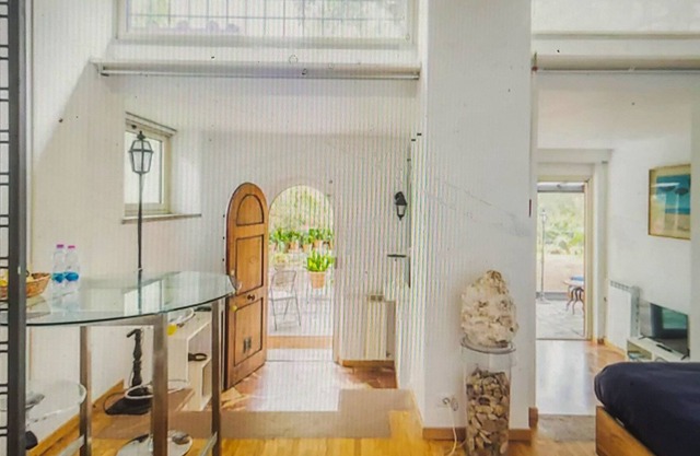 Bright open space overlooking the garden: Casa Dei Leoni.