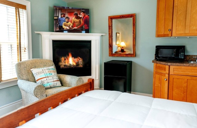 Bright Queen Room with Fireplace & Skylight - Steps from Downtown Provincetown