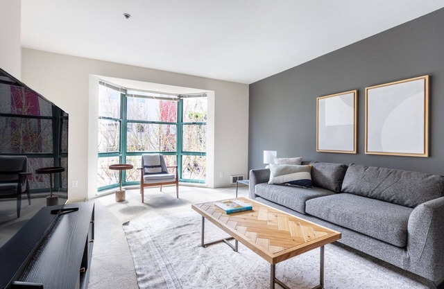 Bright South Beach 2BR w/Pool, Spa, nr. Muni Lightrail, by Blueground