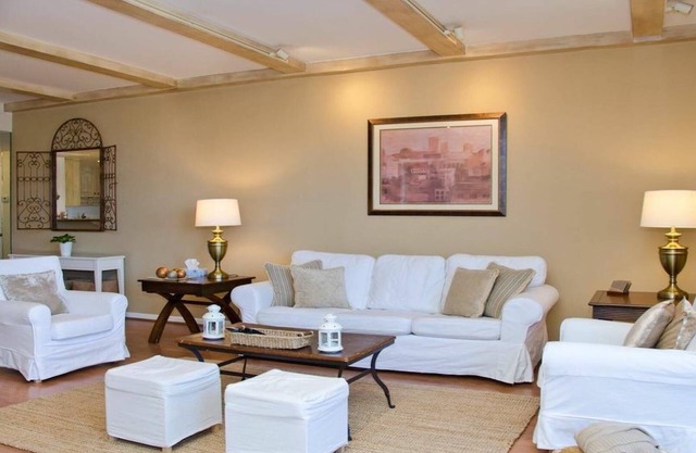 Bright & stunning Condo with City Views/Beverly Hills Elegance meets LA Vibe.