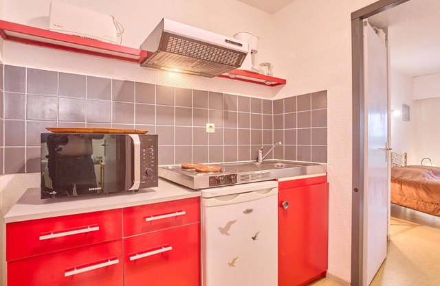 Bright T1 apartment with Wifi and parking in Barbotan