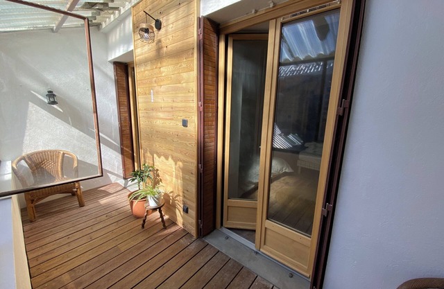 Bright through-apartment in the heart of the historic center!