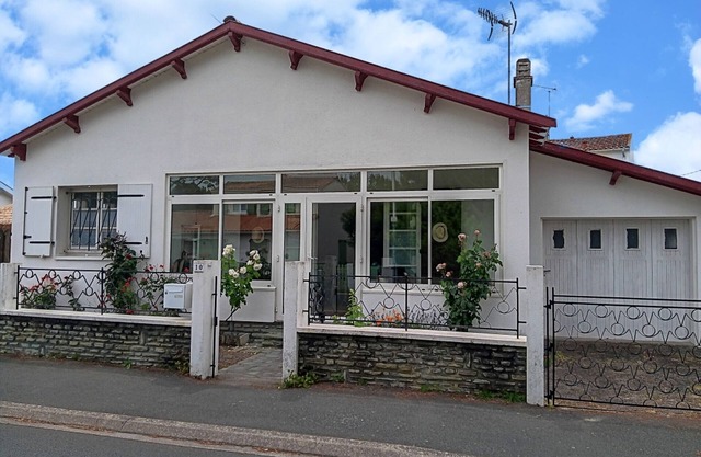 Bright villa 6 ppl near beach and shops