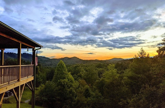 Brighter Days Retreat - 3 Bedroom in a gated community