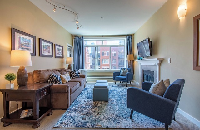 Brilliant 2 Bedroom 2 Bath Home in Seattle!