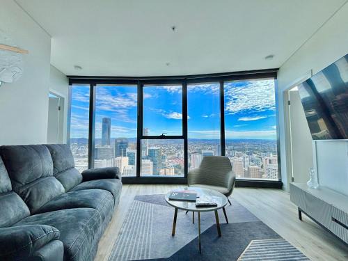 Brisbane Skytower -61st Floor- luxurious Apartment with 3 bedrooms and 2 bathrooms