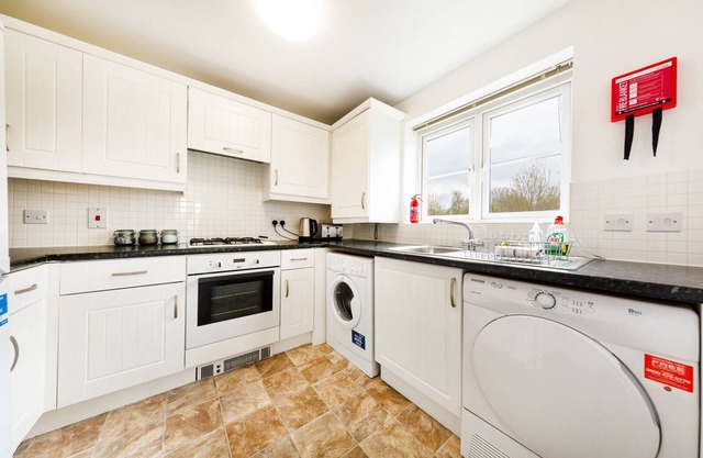 Bristol Apartment with Parking