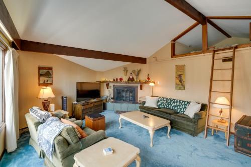 Bromley Mountain Escape with 2 Balconies Hike and Ski