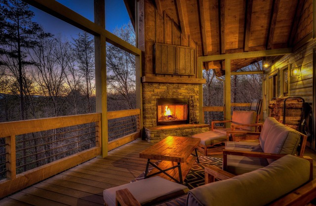 Brookhaven Mountain View ~ Fast Internet ~ Hot Tub