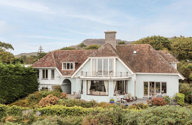 BRYN Y MOR, BORTH Y GEST, family friendly in Borth-Y-Gest