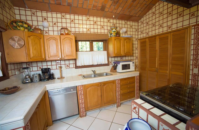 Bucerias Beachfront Charm - Two storey luxury beachhouse with rooftop deck!