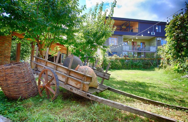 Bucha`s Guest House & Wine Cellar