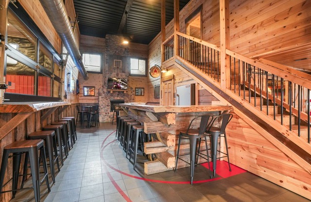 Buckets Lodge | Basketball | Theater