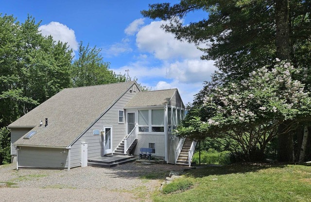 Buckeyes & Blueberries-beautiful, updated cottage overlooking Somes Sound and Acadia Natioal Park