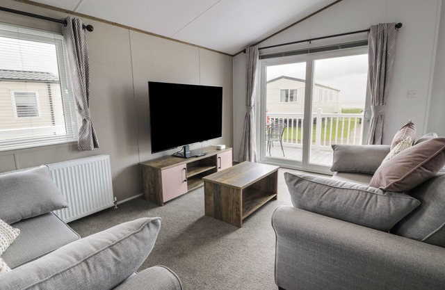 BUD'S BAY, family friendly, country holiday cottage in Southerness