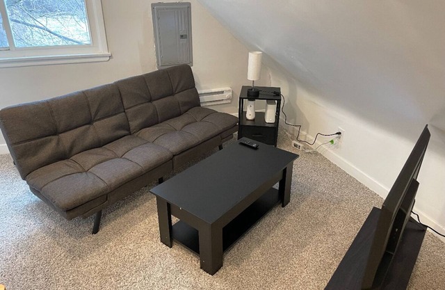 BUDGET COZY STUDIO