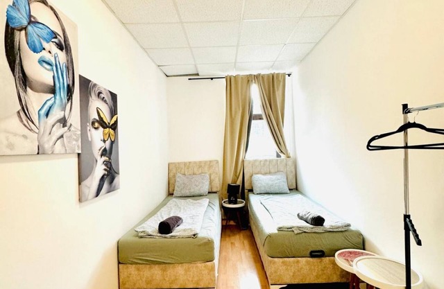 Budget-friendly Room for 3P | Easy City Access