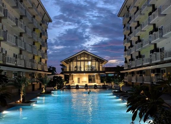 Budget Resort Stay Cebu Airport with Netflix, pool, gym and helpful host