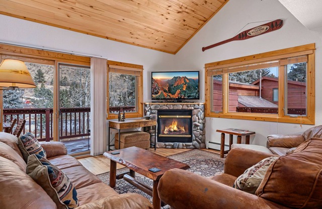 Bugle Pointe A04 (Private Hot tub) River Views!