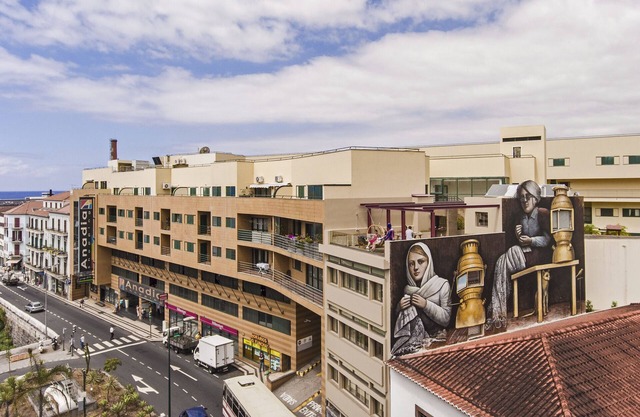 Building in the Funchal centre, Drapes Design