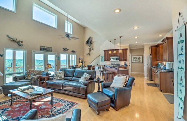 Bull Shoals Retreat with Panoramic River Views – A Peaceful Escape Awaits!