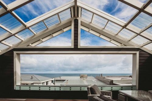 Buller Noire - luxury New Plymouth oceanview home