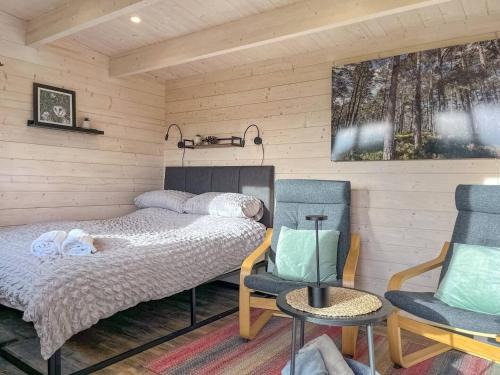 Bumblebee Cabin and Barn Owl Cabin at Redroofs