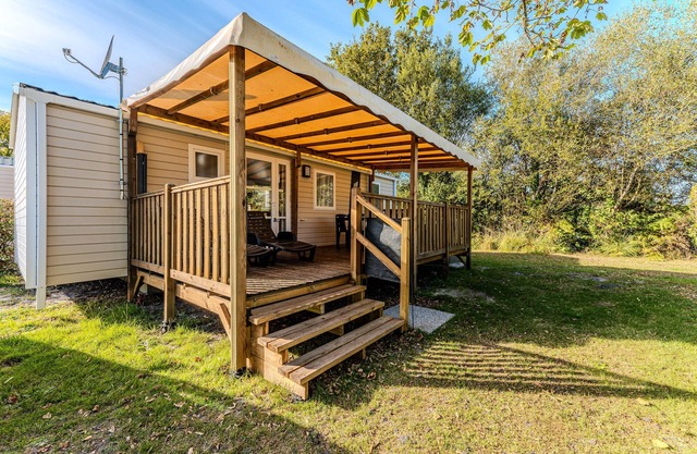 Bungalow '2 Bedrooms 6 Persons' with Private Terrace, Private Garden and Air Conditioning