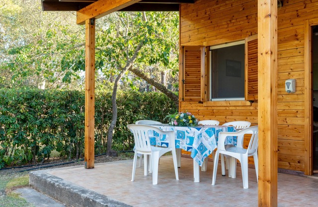 Bungalow 'Agriturismo Alimini- 3' with Private Terrace, Wi-Fi and Air Conditioning