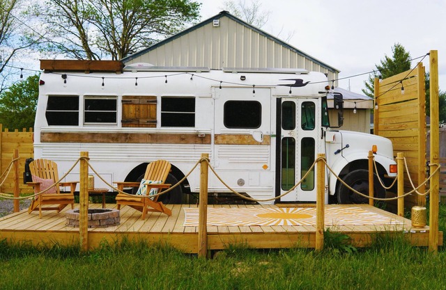 "Bungalow Bus" Country Retreat