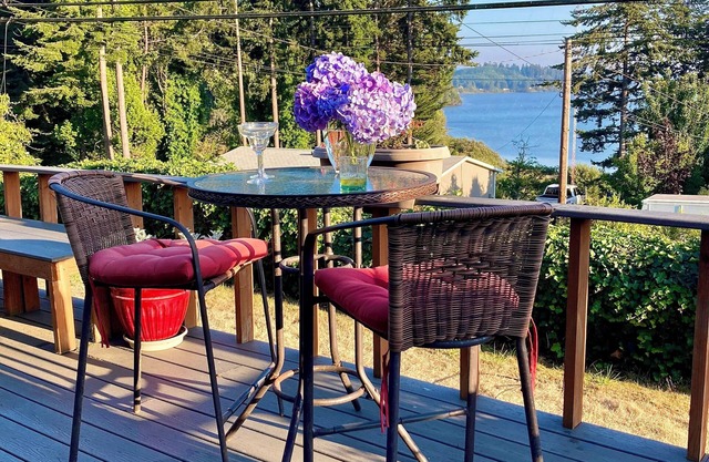 Bungalow by the Bay-30-day minimum