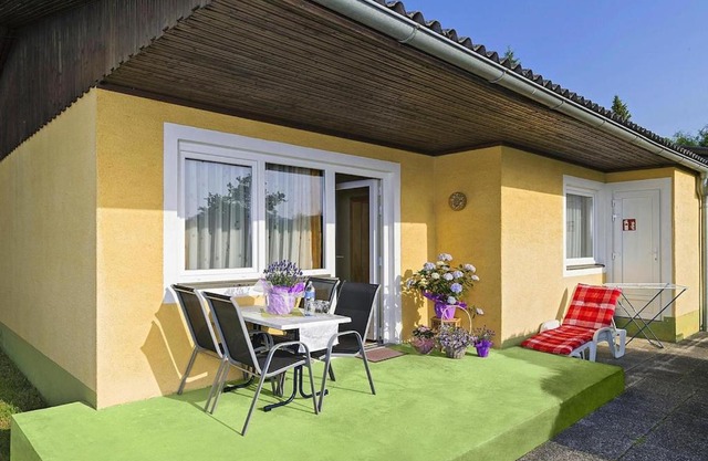 Bungalow in St Kanzian am Klopeler See with garden