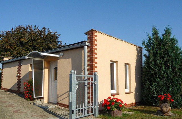 Bungalow in the garden - Holiday home