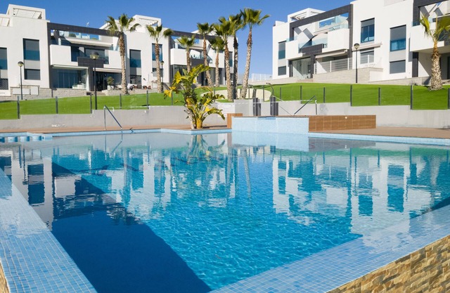 Bungalow in Torrevieja Punta Prima. WIFI and pool. Close to beach and golf