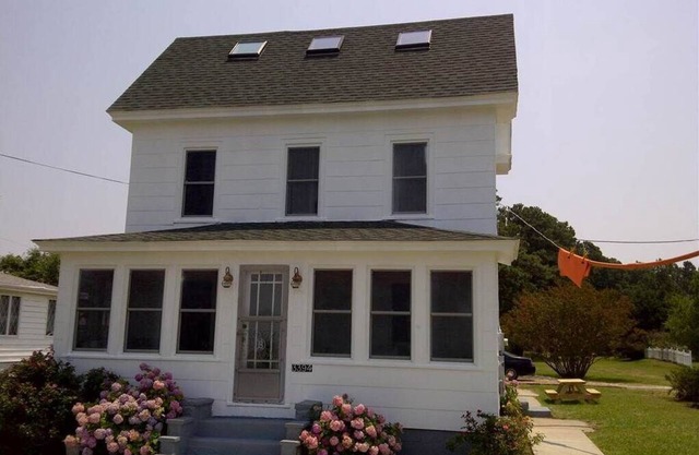 Bunting House - Waterfront w/Shared Dock - Close to town . Pet friendly.