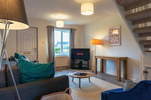 Burden close two bedroom house with garden