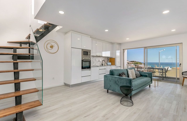 Burgau Luxury Beach Apt, private rooftop + jacuzzi overlooking beach