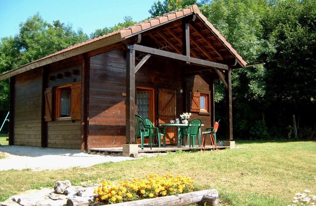 Burgundy, cottage in a wooden chalet near Vézelay.