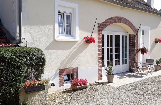 Burgundy farmhouse for 2