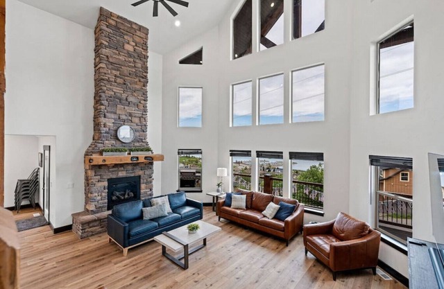 Burly Bear |Barrel Sauna - Hot Tub - Game Room + Amazing Views!