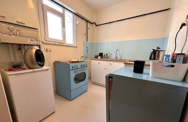 Business and LongStay Apartment | Work Desk | Metro | SAW